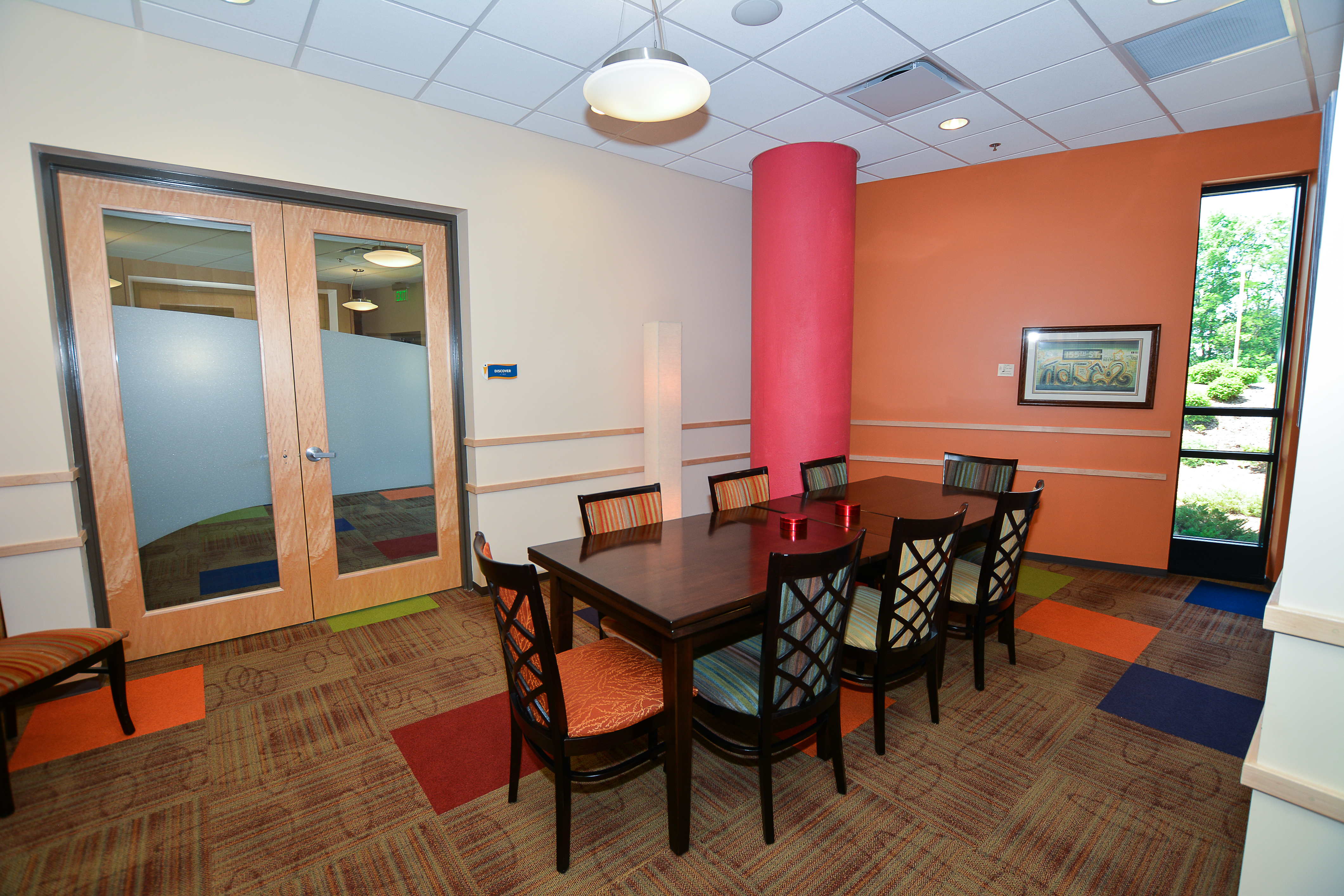 ENGAGE is a casual meeting space that can accommodate groups of no more than 12 people. This casual room is equipped with a wall-mounted television to present with and can be reserved for free if booked within a 2 week timeframe. 